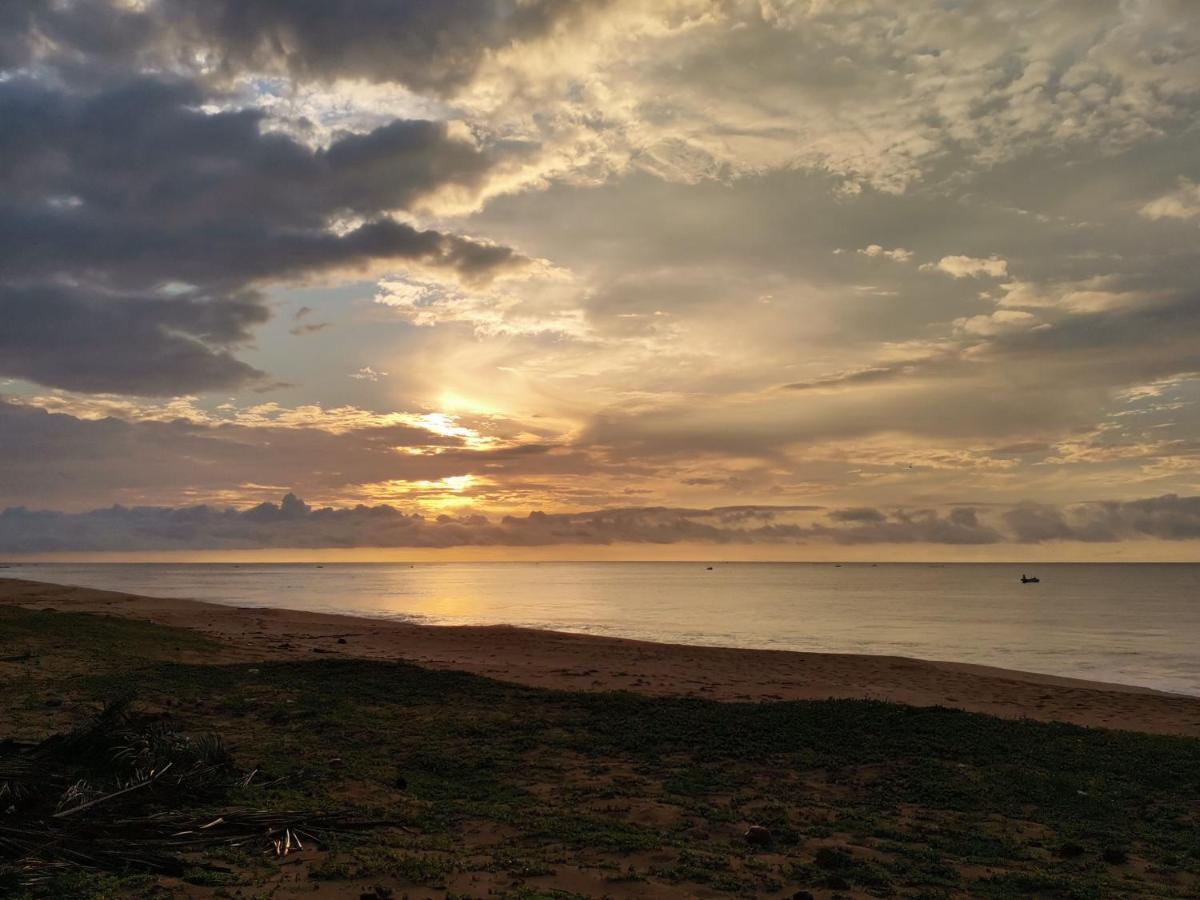 Helios Beach Resort Tangalle Buitenkant foto