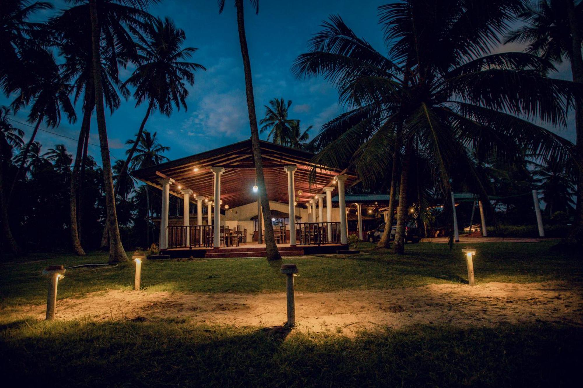 Helios Beach Resort Tangalle Buitenkant foto