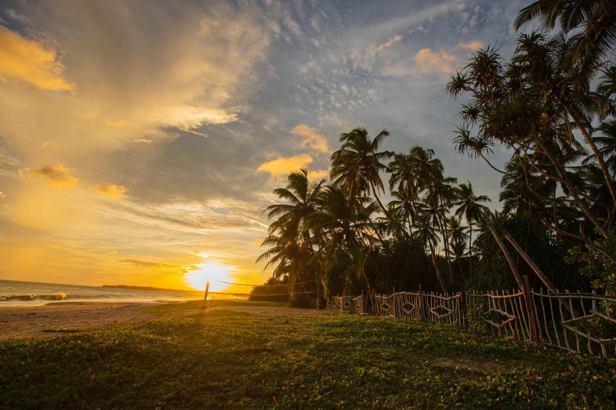 Helios Beach Resort Tangalle Buitenkant foto