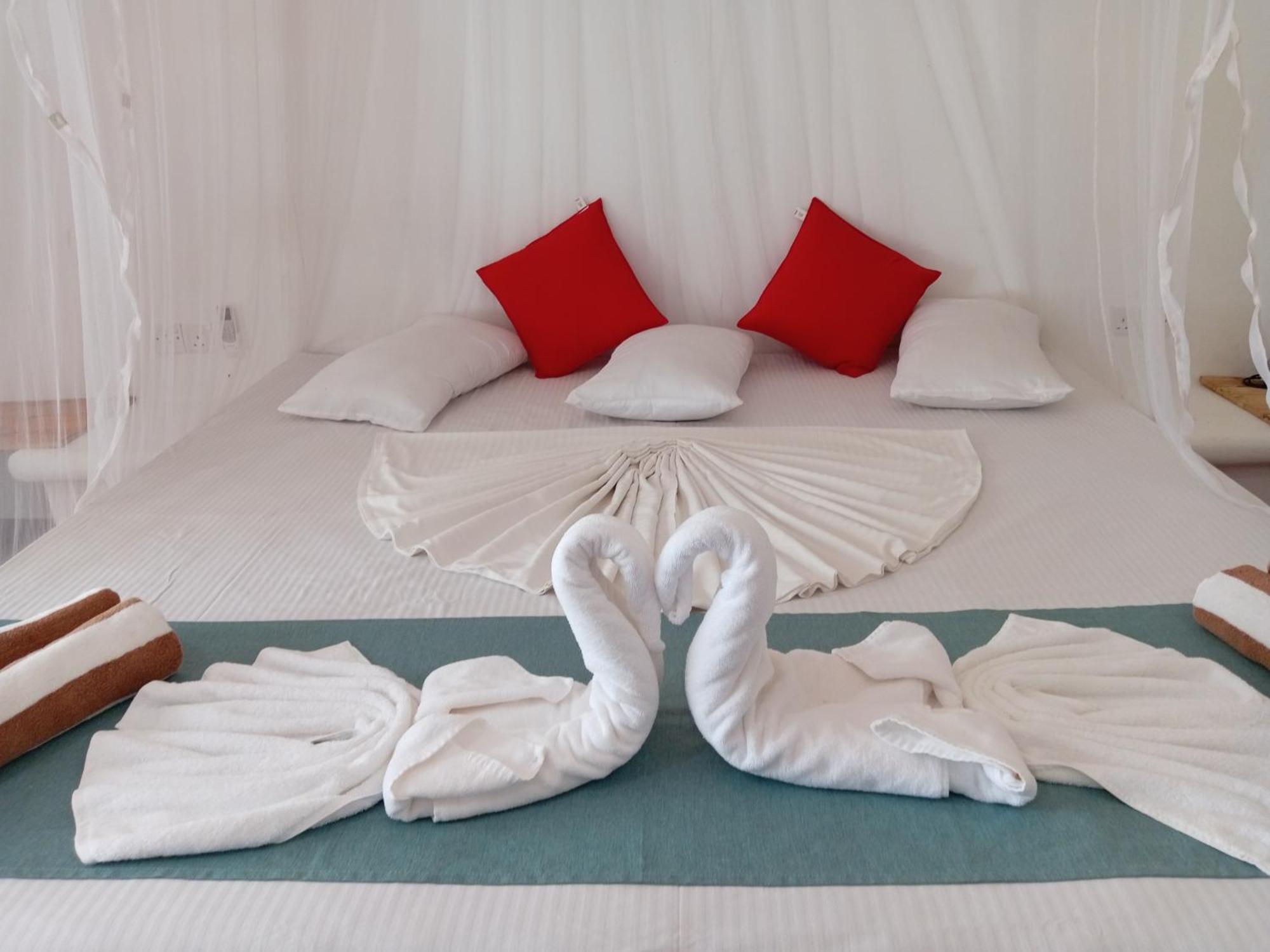 Helios Beach Resort Tangalle Buitenkant foto