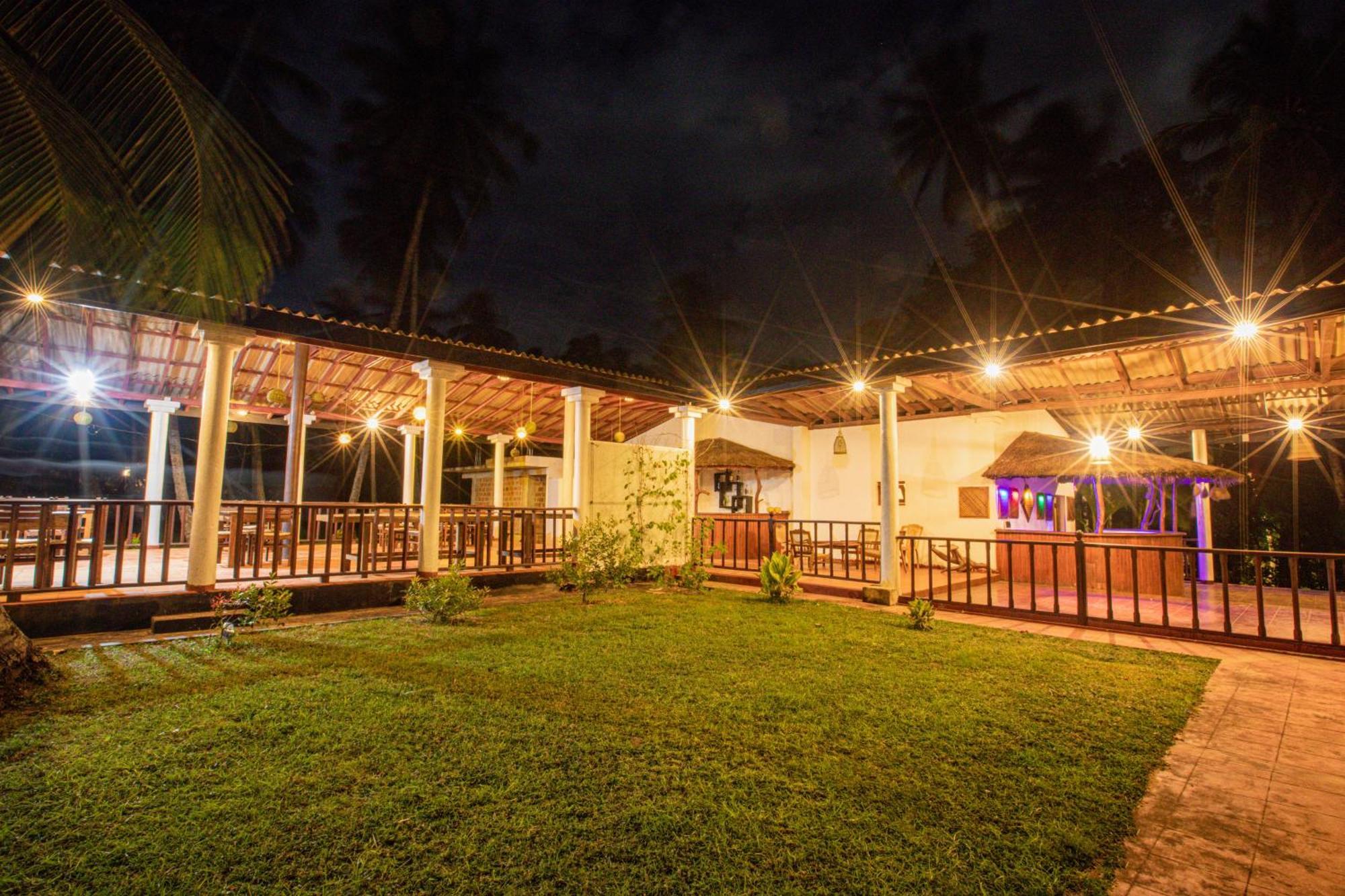 Helios Beach Resort Tangalle Buitenkant foto