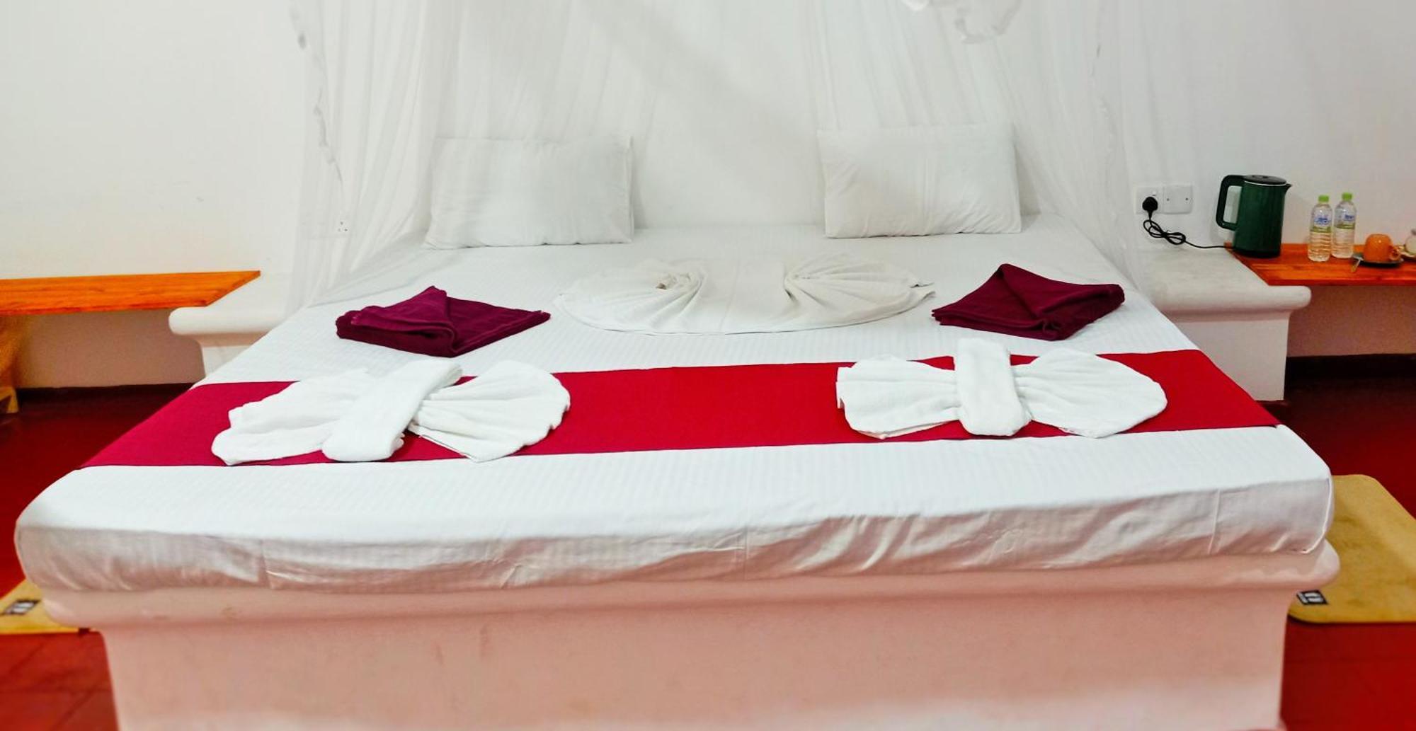 Helios Beach Resort Tangalle Buitenkant foto