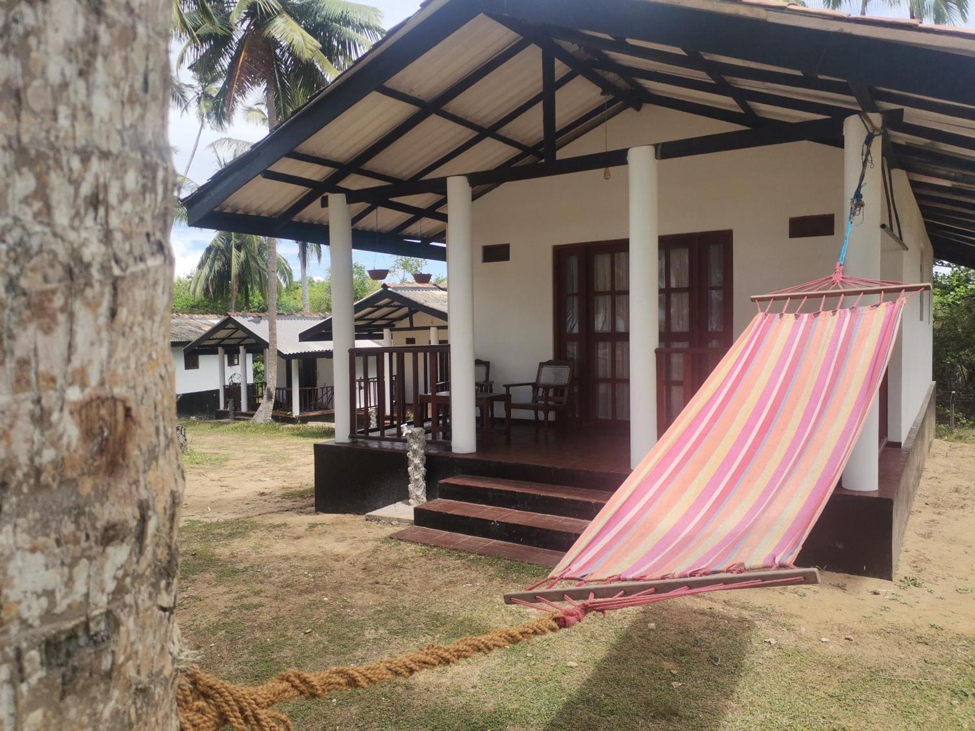 Helios Beach Resort Tangalle Buitenkant foto