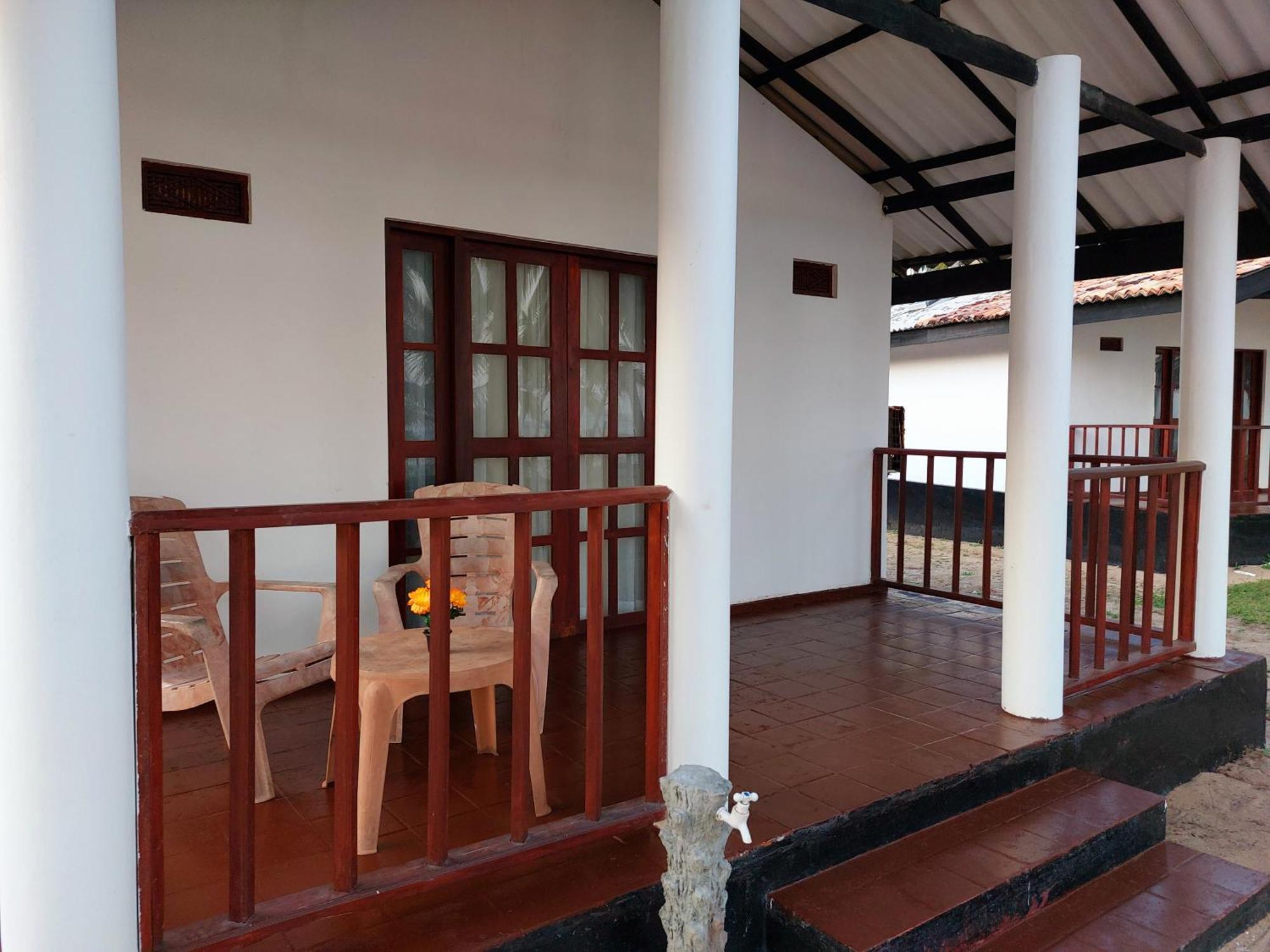 Helios Beach Resort Tangalle Buitenkant foto