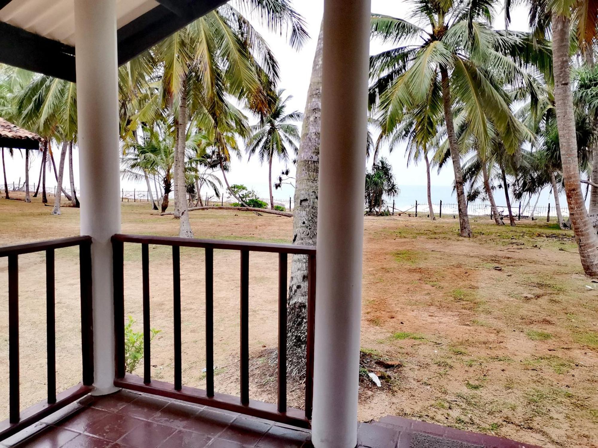 Helios Beach Resort Tangalle Buitenkant foto